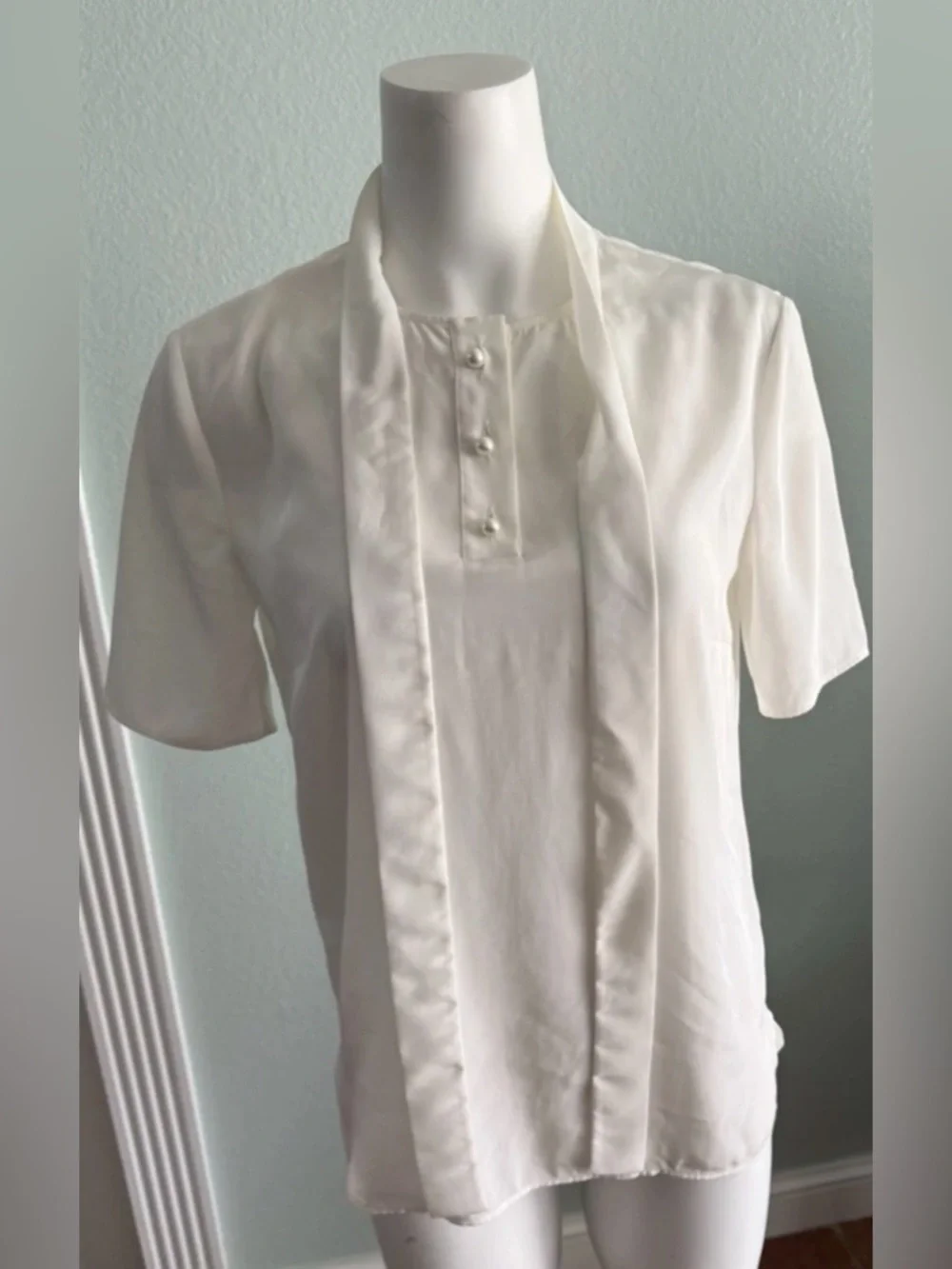 CHANEL Uniform ivory Blouse Shirt Tie Bow Pearl Buttons Polyester 38/6 - Picture 10 of 16
